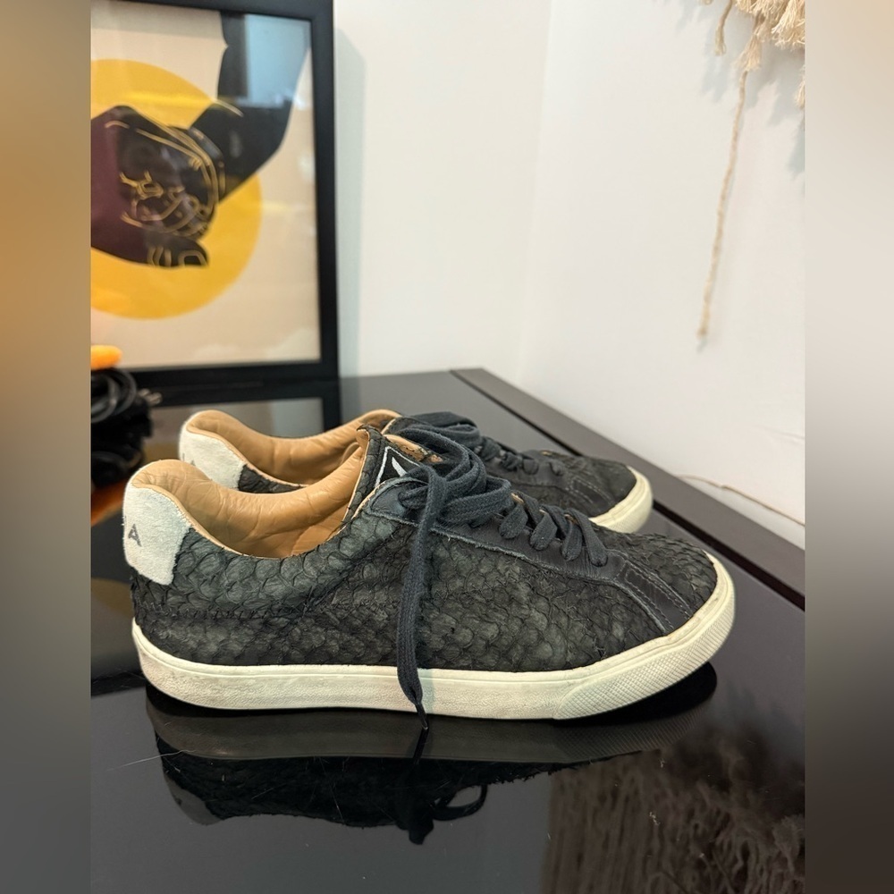 Veja Shoes Womens Size 7 Esplar Tipalia Skin  Athletic Trainer Sneaker